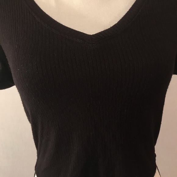 Bozzolo V Neck Crop Top - Picture 4 of 8